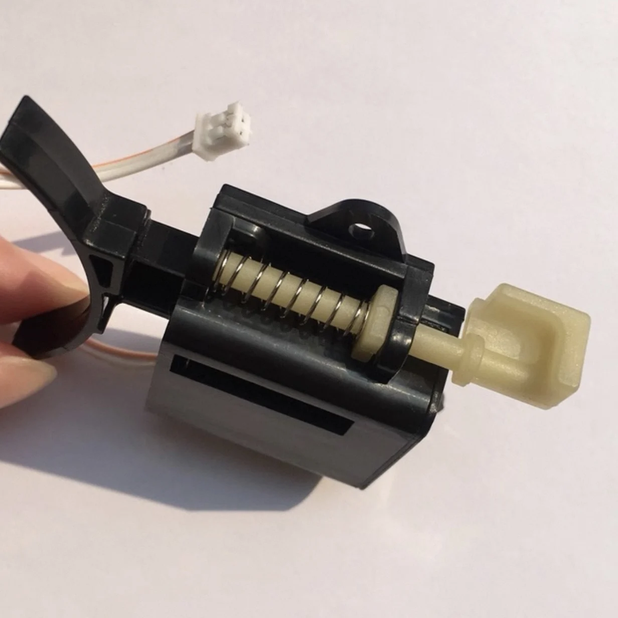Accesorios para Cerraduras Int - Electronics & Gadgets Starting With D reseña y precio